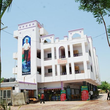 Hotel Utsav Shirdi Exteriör bild