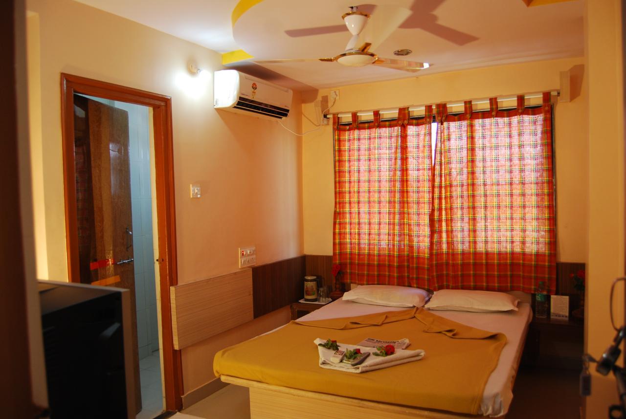 Hotel Utsav Shirdi Exteriör bild