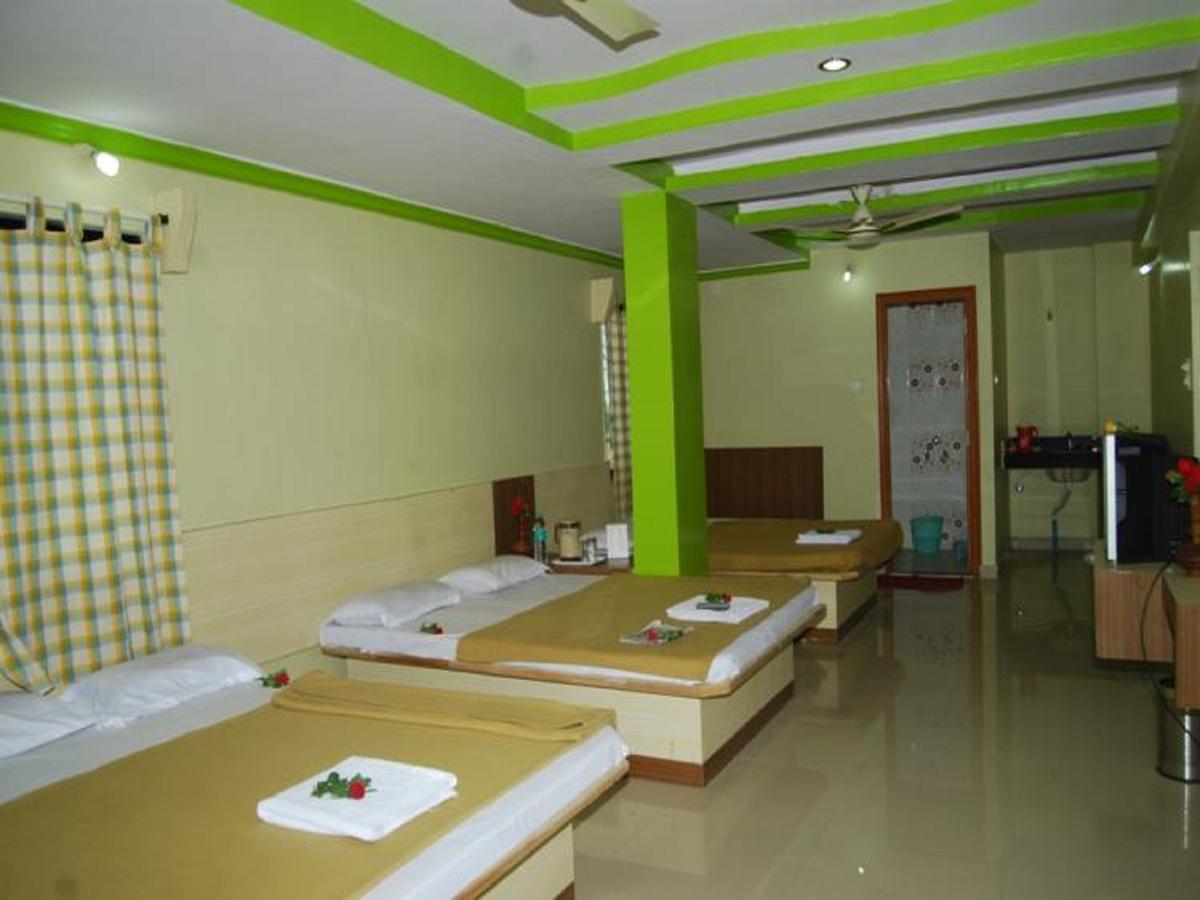 Hotel Utsav Shirdi Exteriör bild